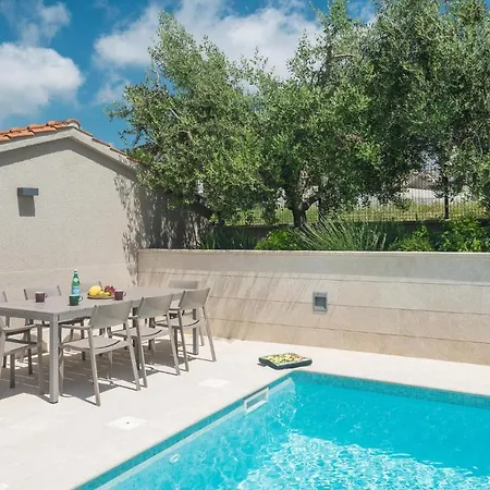 4 Bedroom Gorgeous In