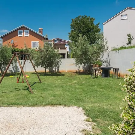 4 Bedroom Gorgeous In Apartment Medulin