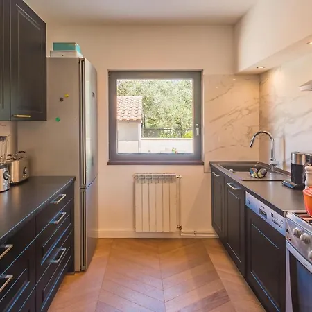 4 Bedroom Gorgeous In Apartment Medulin
