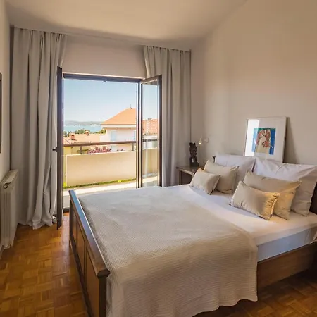 4 Bedroom Gorgeous In * Medulin