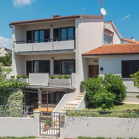 4 Bedroom Gorgeous In * Medulin