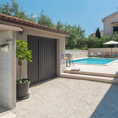 4 Bedroom Gorgeous In *