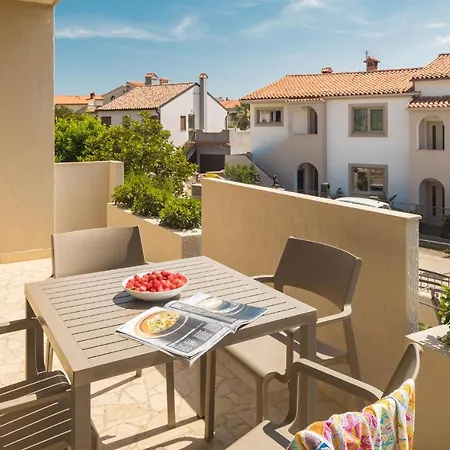 Apartment 4 Bedroom Gorgeous In