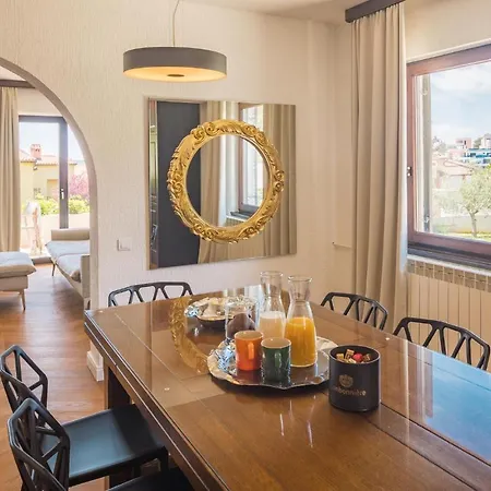 4 Bedroom Gorgeous In Medulin
