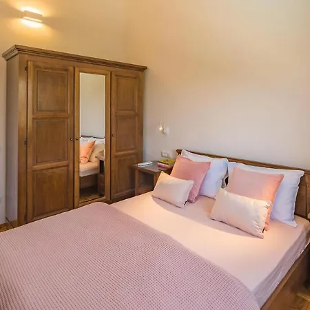 4 Bedroom Gorgeous In Apartment Medulin
