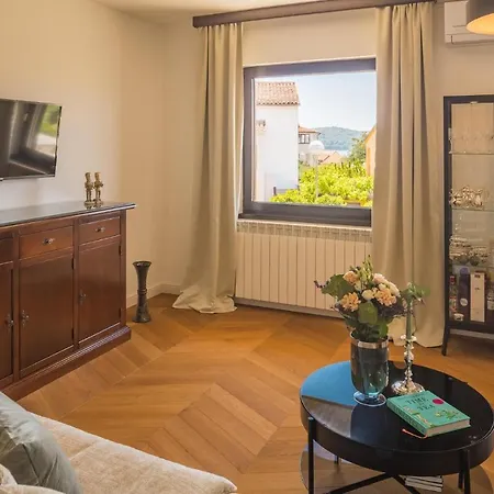 4 Bedroom Gorgeous Apartment In Medulin