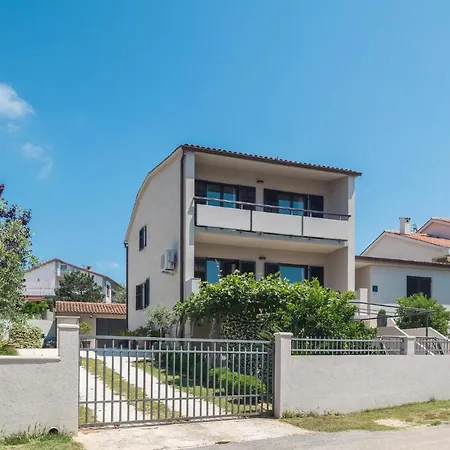 4 Bedroom Gorgeous Apartment In Medulin * 梅杜林