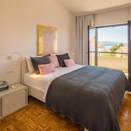 4 Bedroom Gorgeous In * Medolino